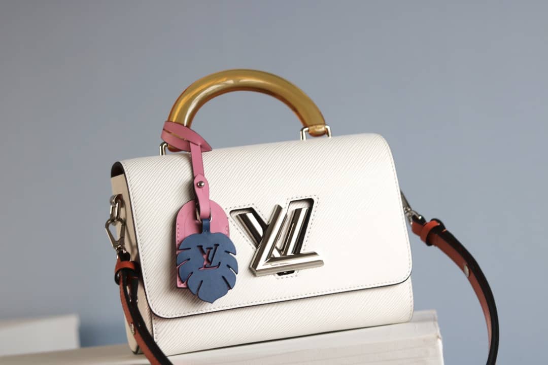 L0vis Vvtt0n Epi Twist PM Chain White M50332 Replica Crossbody Bag