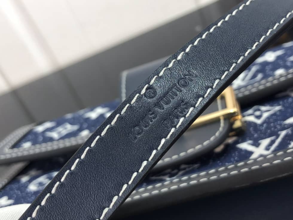 L0vis Vvtt0n Dauphine MM Denim Leather M59631 Replica Shoulder Bag