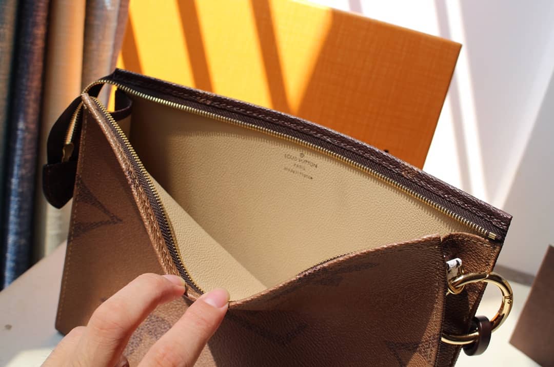 L0vis Vvtt0n Monogram Giant Toilet Pouch Crossbody Bag Replica M67692