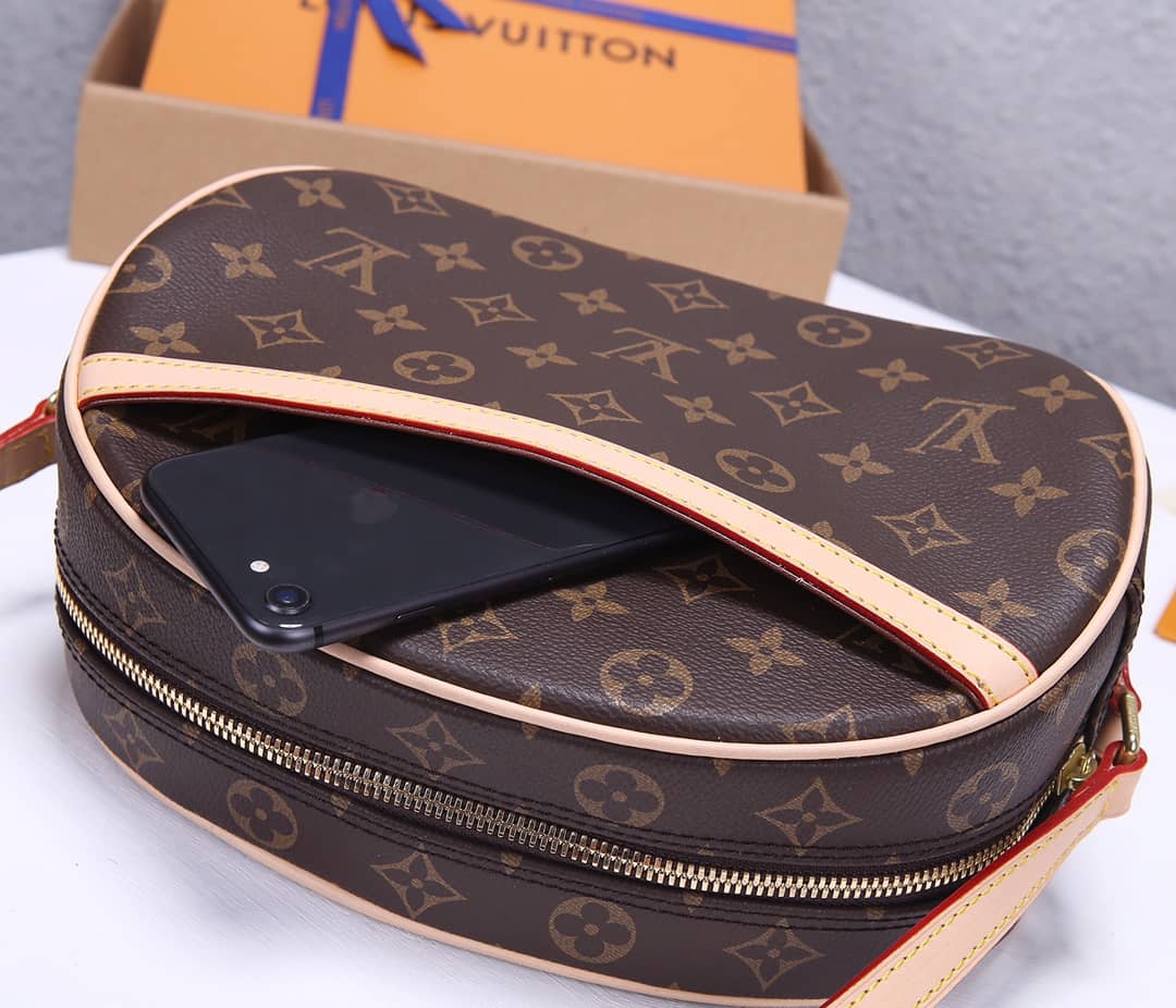 L0vis Vvtt0n Semi-Circle Leather Replica Shoulder Bag M51221