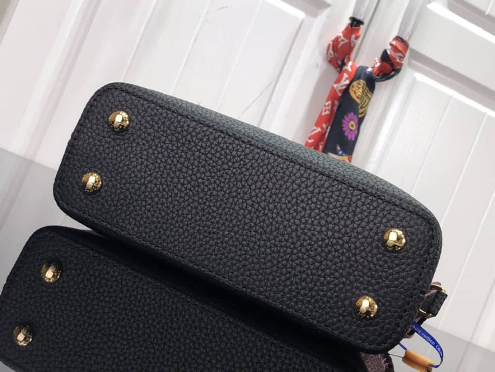 L0vis Vvtt0n Capucines Mini M57945 Replica Shoulder Bag