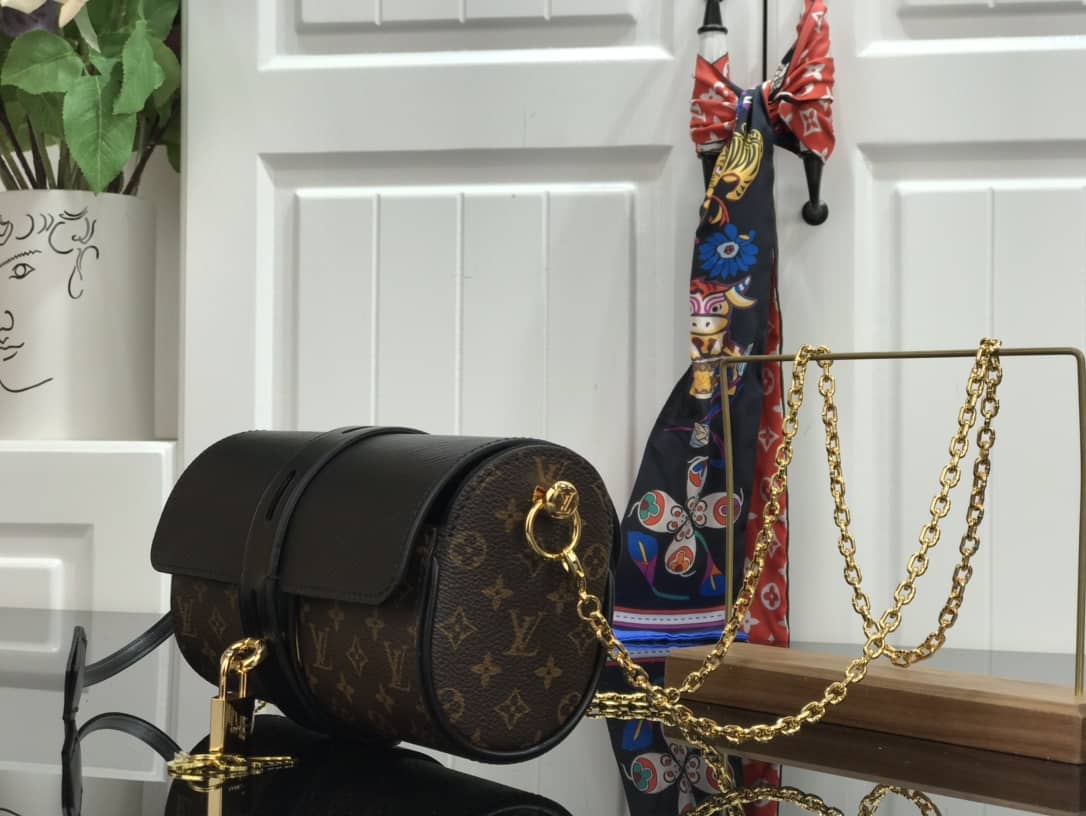 L0vis Vvtt0n Replica Glasses Case Epi Monogram Black M43903