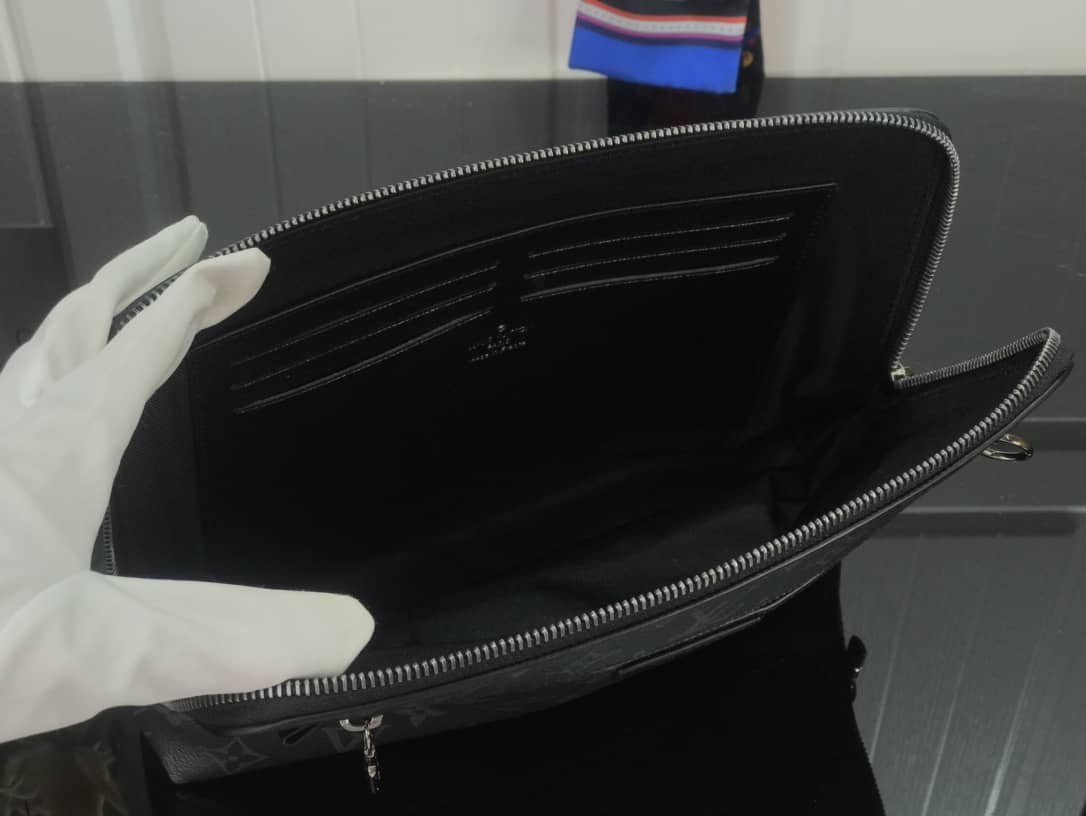 L0vis Vvtt0n Monogram Eclipse Canvas Replica Pouch Black M60417