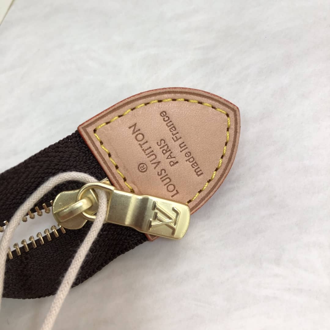 L0vis Vvtt0n Toiletry Pouch Replica M47562