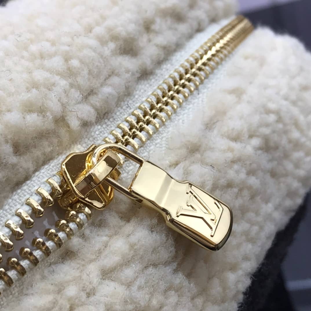 L0vis Vvtt0n Giant Monogram Teddy Replica Shoulder Bag M68599