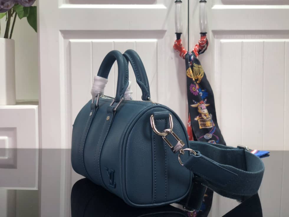L0vis Vvtt0n Keepall XS Blue M81004 Replica Shoulder Bag