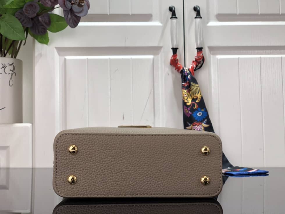 L0vis Vvtt0n Capucines Mini Beige M59066 Replica Shoulder Bag