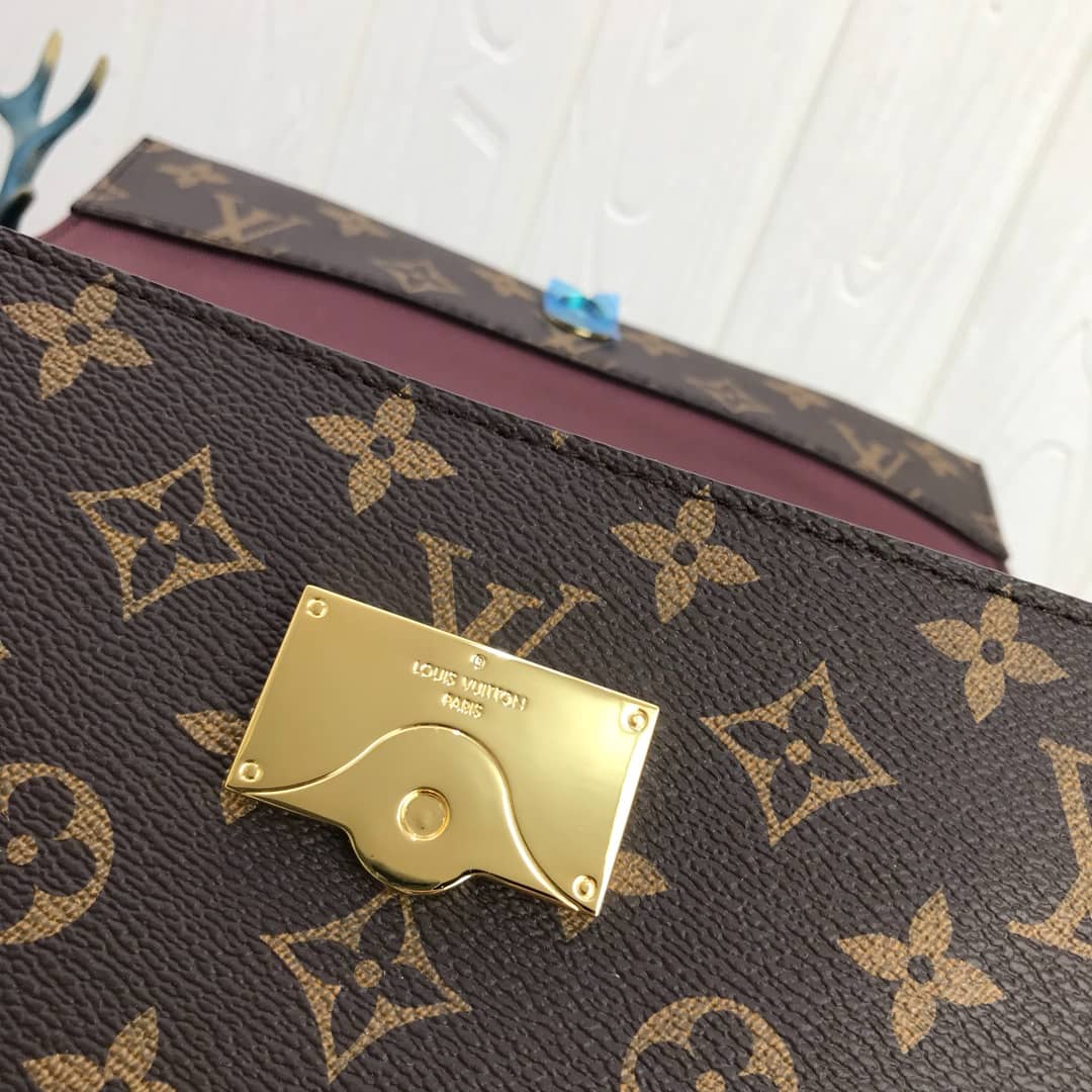 L0vis Vvtt0n Cluny BB Monogram Canvas Shoulder Handbag Replica Purple M42738