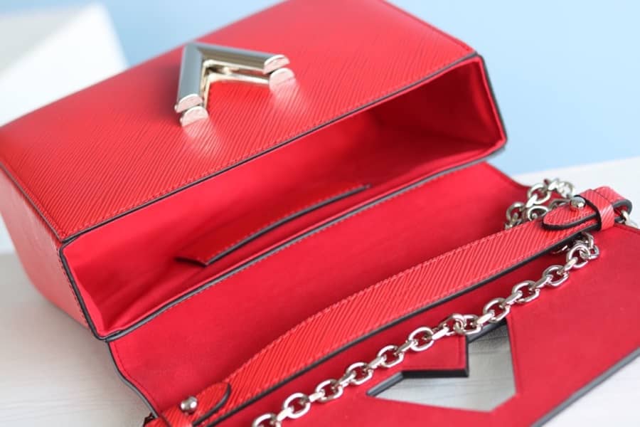 L0vis Vvtt0n Textured Epi Leather Twist Series Bag