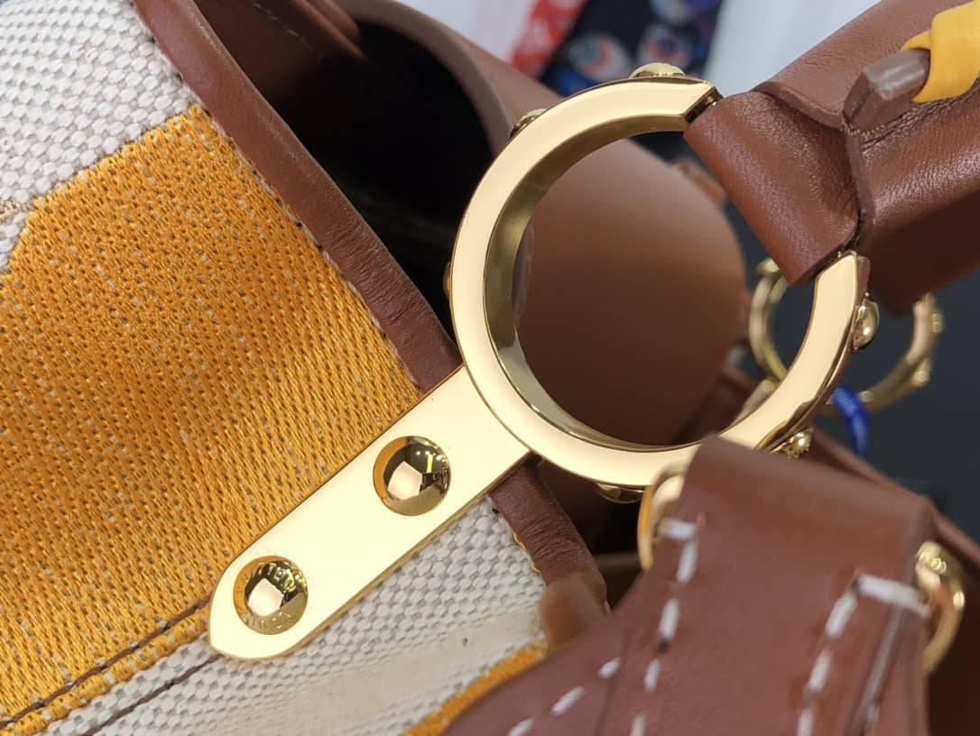 L0vis Vvtt0n Capucines Embroidery Replica Bag Orange M48865