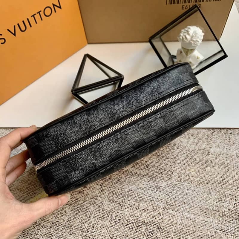 L0vis Vvtt0n Toilet Pouch GM Monogram Eclipse Canvas Replica Black M43383