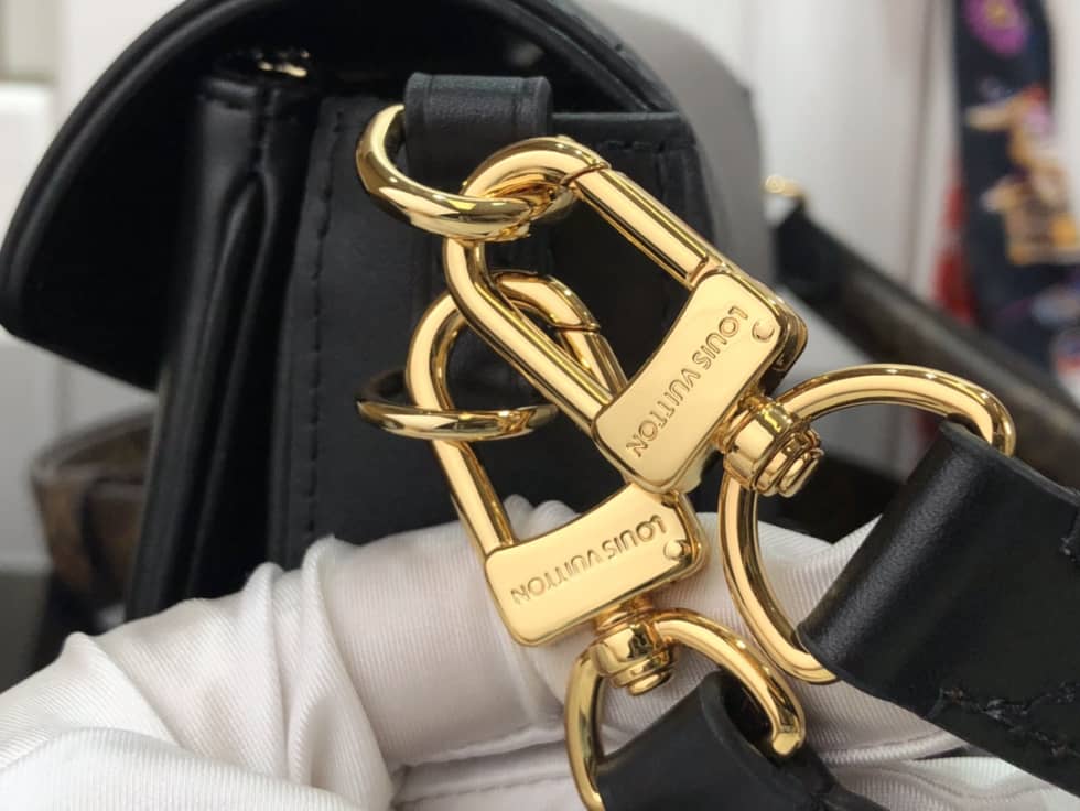 L0vis Vvtt0n Swing Handbag Black M20393 Replica Shoulder Bag