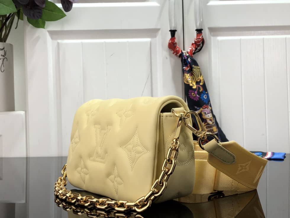 L0vis Vvtt0n Wallet On Strap Bubblegram Yellow M81399 Replica