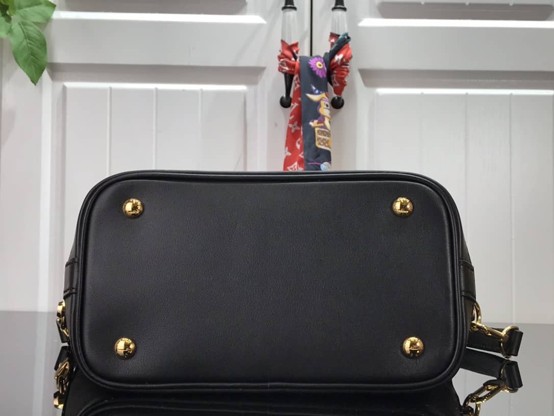 L0vis Vvtt0n Cruiser PM Calfskin Leather Replica Bag Black M57934