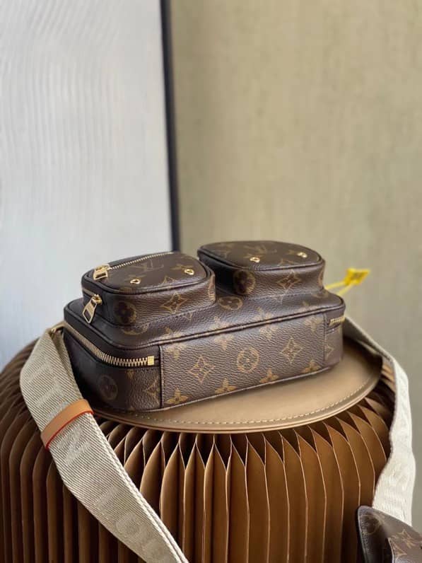 Best Replica L0vis Vvtt0n Monogram Canvas Utility M80446 Replica Crossbody Bag(ColaReps)
