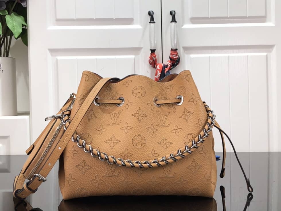 L0vis Vvtt0n Bella Mahina Leather Magnolia Pink M57068 Replica Bucket Bag