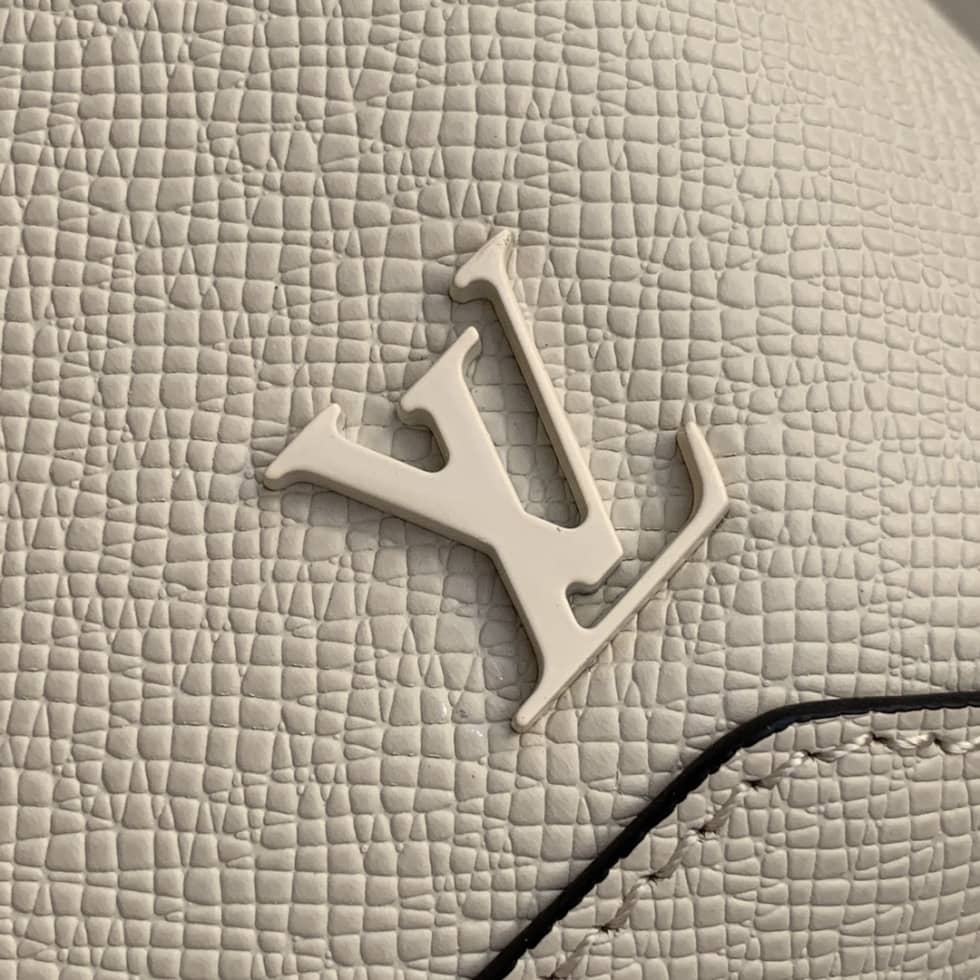 Best Replica L0vis Vvtt0n Taiga Avenue Sling Bag M30803 Replica Shoulder Bag(ColaReps)