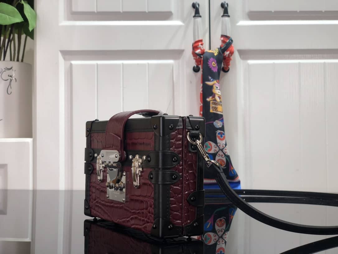 L0vis Vvtt0n Petite Malle Brilliant Alligator Leather Replica Handbag Red N93817