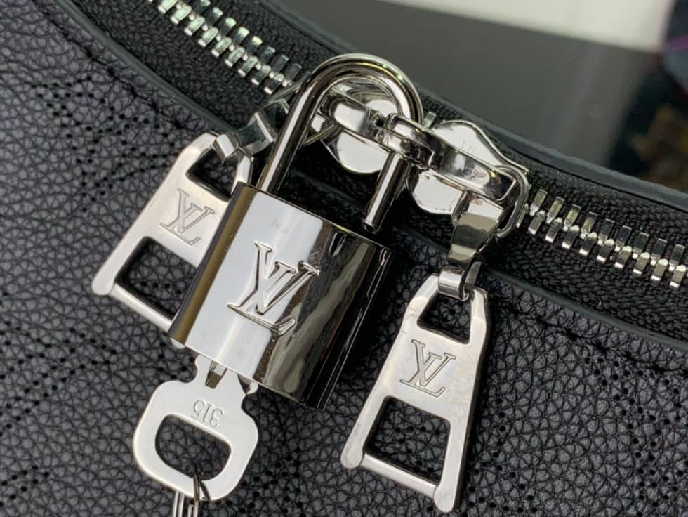 L0vis Vvtt0n Why Knot PM Mahina Leather M20701 Replica Hobo