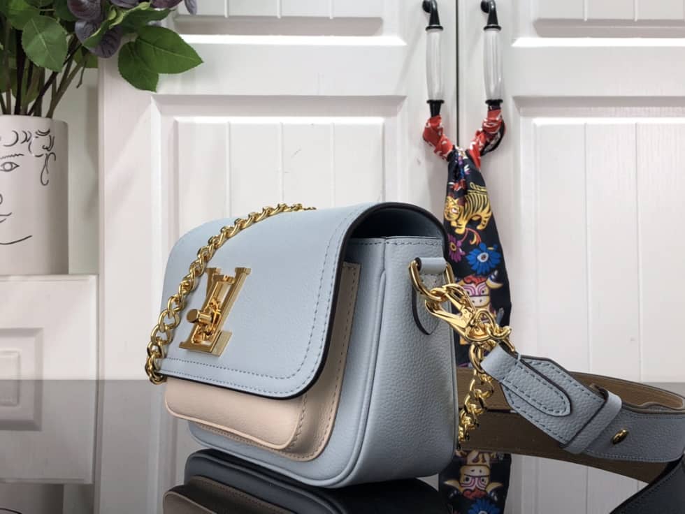 L0vis Vvtt0n Lockme Tender Blue M59984 Replica Crossbody Bag