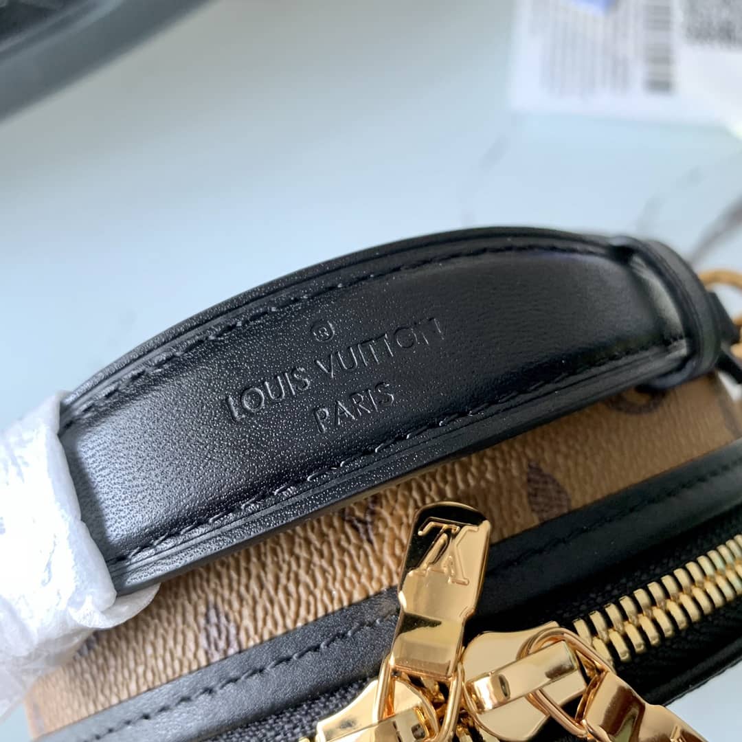 Best Replica L0vis Vvtt0n Monogram Reverse Mini Boite Chapeau Replica Shoulder Bag Yellow M68276(ColaReps)