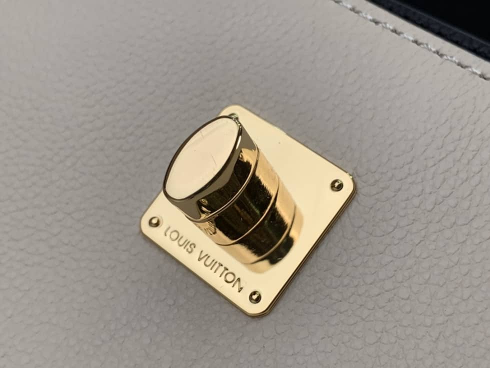 L0vis Vvtt0n Lockme Tender Leather Black M58557 Replica Crossbody Bag