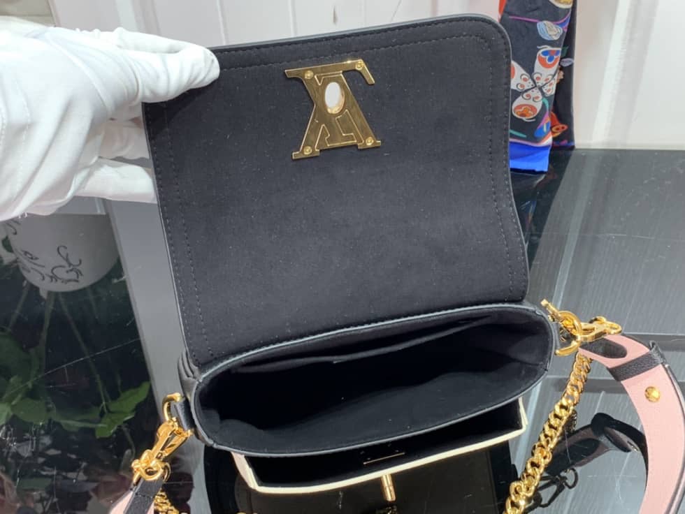 L0vis Vvtt0n Lockme Tender Leather Black M58557 Replica Crossbody Bag