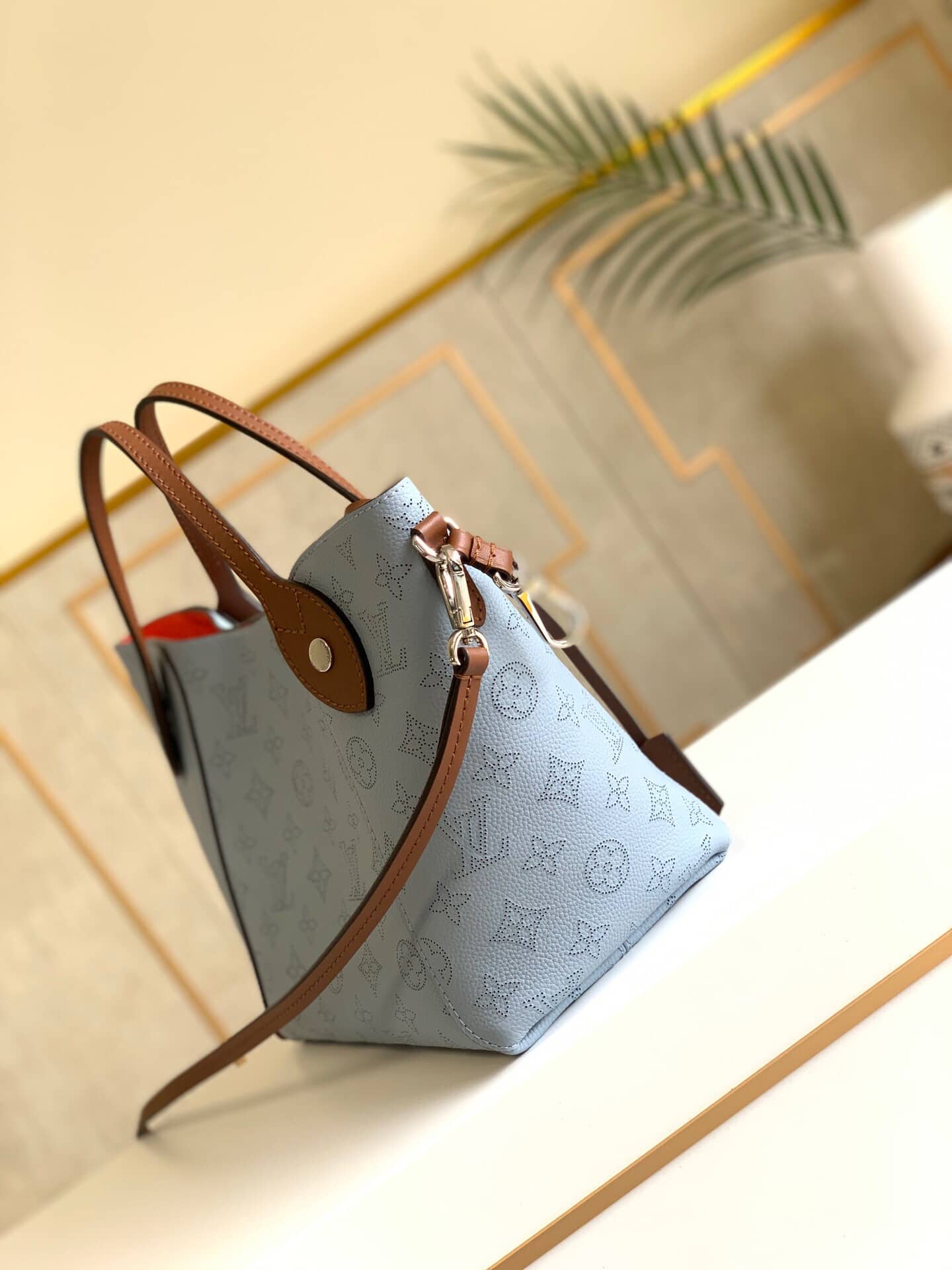 L0vis Vvtt0n Mahina Hina PM Leather Tote Replica Blue M54353