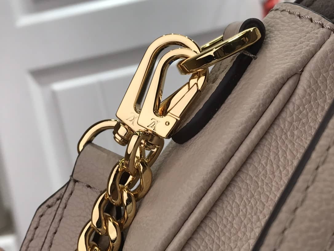 L0vis Vvtt0n Lockme Chain PM Replica Handbag Beige M57073
