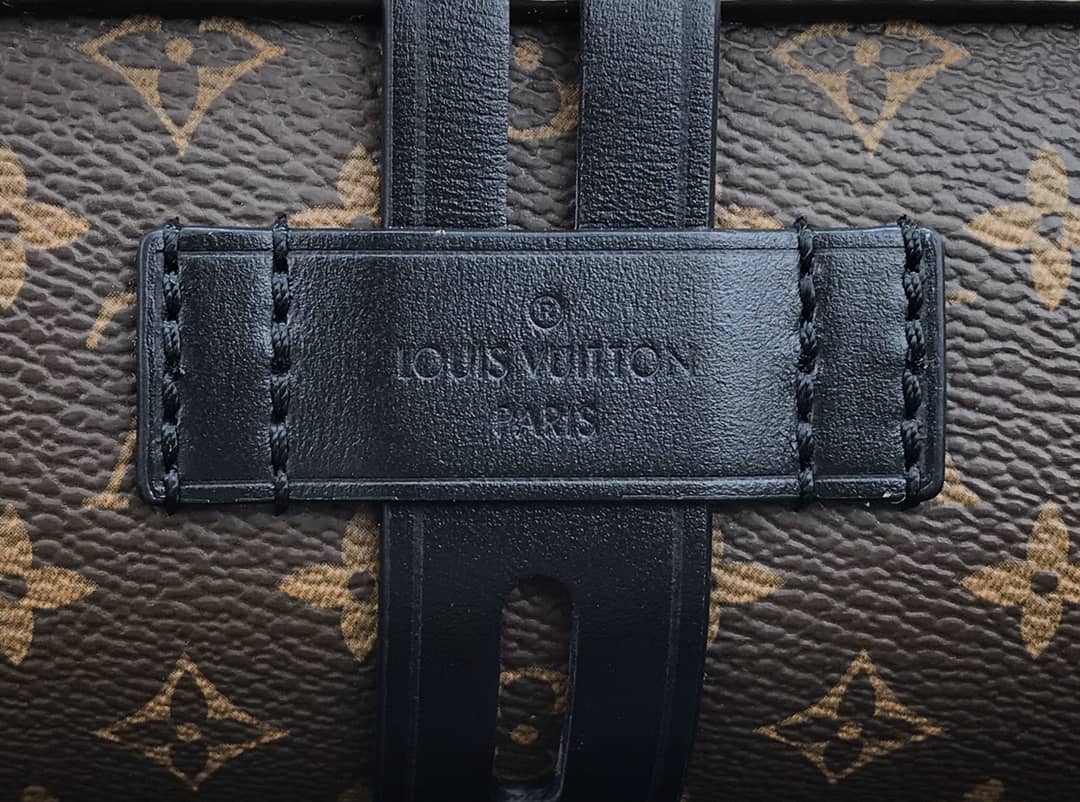 L0vis Vvtt0n Replica Glasses Case Epi Monogram White M43903