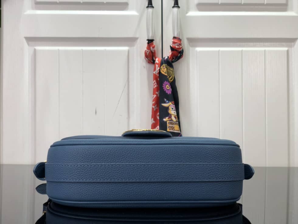 L0vis Vvtt0n Pont 9 Soft MM Grained Calfskin Blue M58967 Replica Crossbody Bag