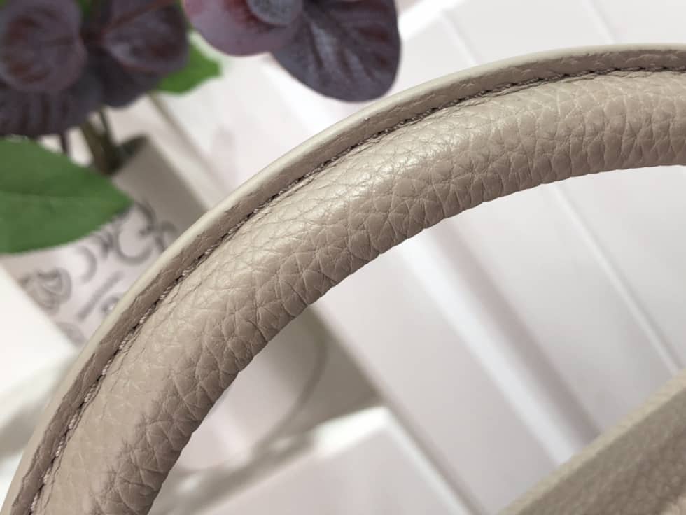 L0vis Vvtt0n Capucines MM Beige M59066 Replica Shoulder Bag