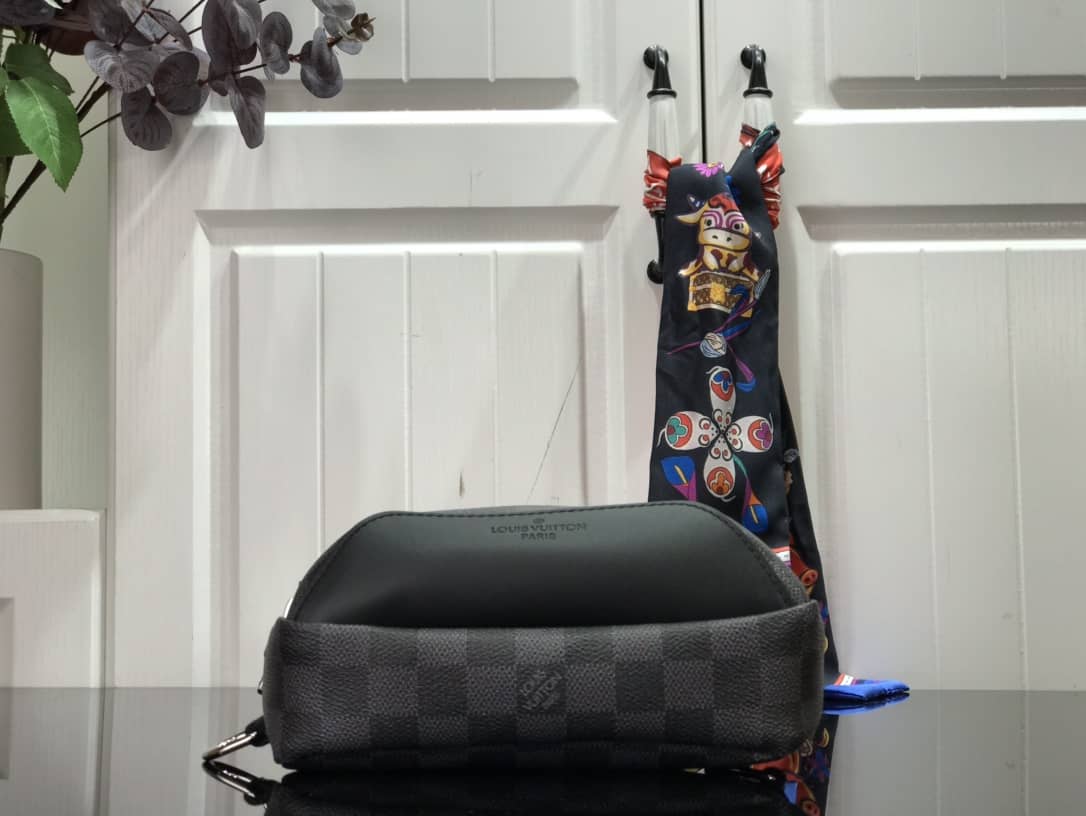 L0vis Vvtt0n Damier Graphite Mens Avenue Replica Sling Bag  Black Gray N40403