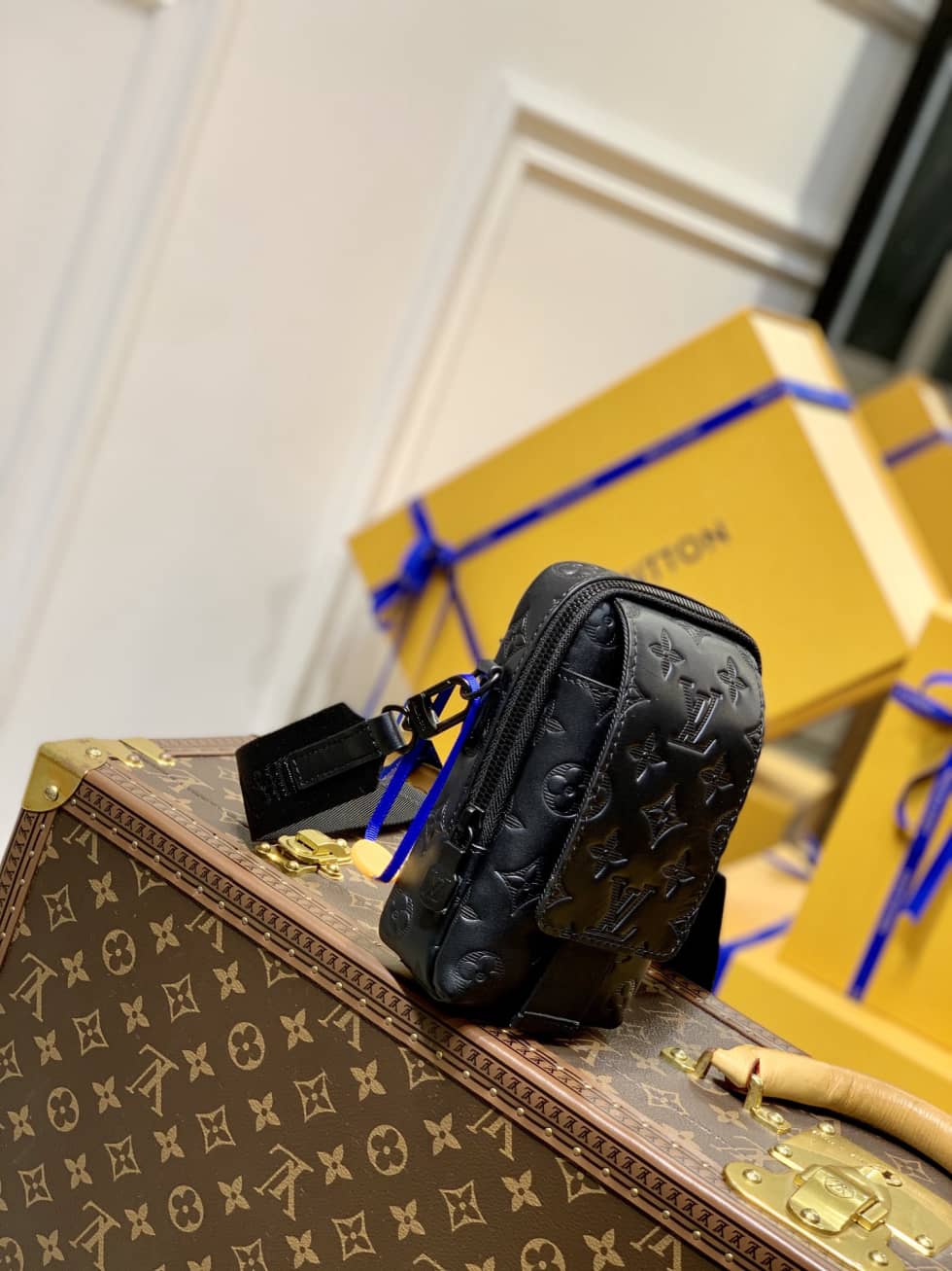 L0vis Vvtt0n x Nigo Flap Double Pouch Black M81005 Replica Phone Bag