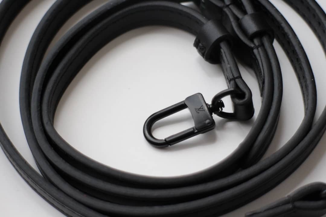 L0vis Vvtt0n Petite Malle Monogram Canvas Replica Bag Black M40273