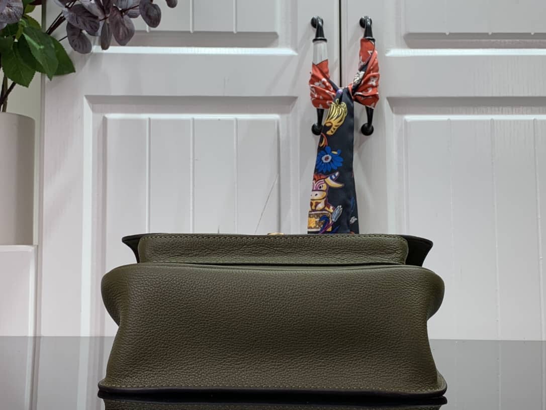 L0vis Vvtt0n Lockme Chain PM Replica Handbag Green M57073