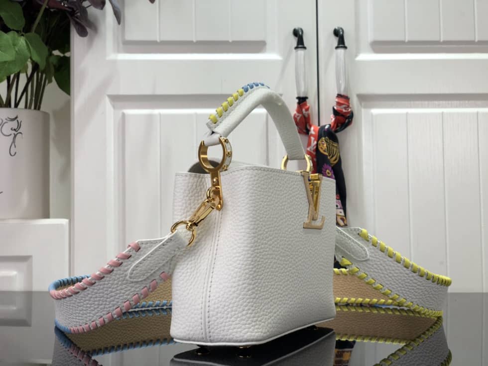 L0vis Vvtt0n Capucines Mini M57945 Replica Shoulder Bag