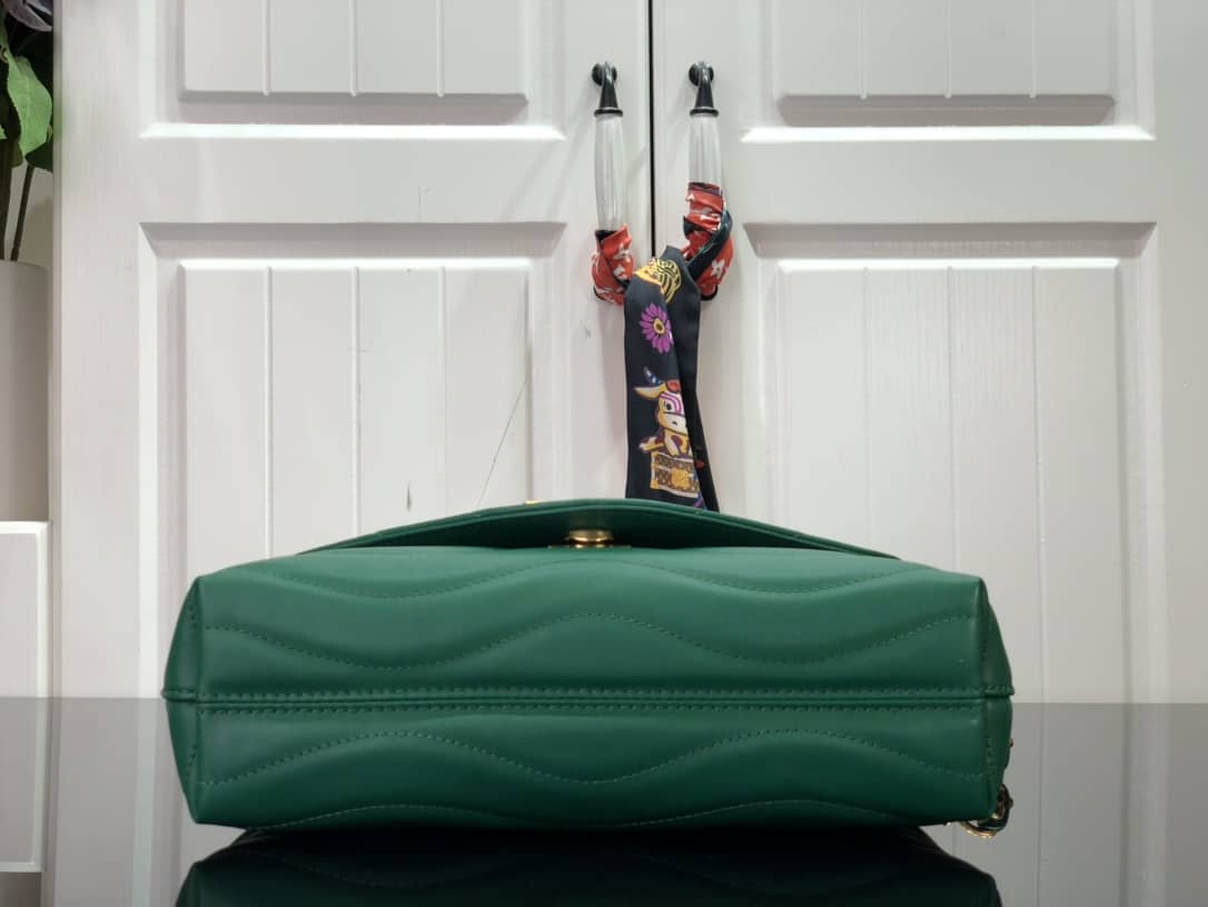 L0vis Vvtt0n New Wave Chain Replica Bag H24 Green M58552