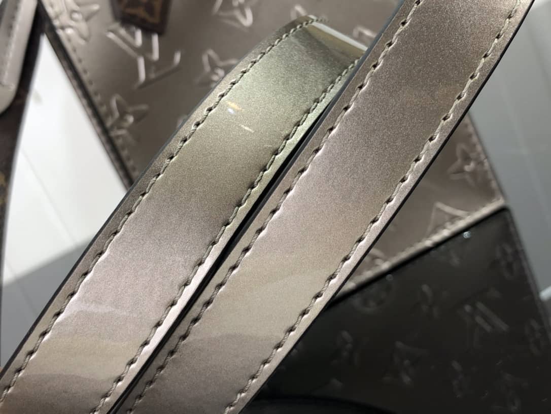 L0vis Vvtt0n Petit Sac Plat Flat Shoulder Bag Replica Gray M80169