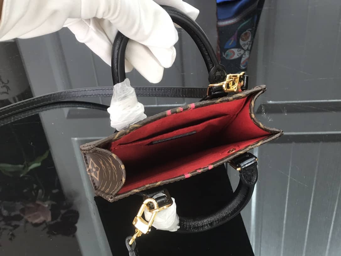 L0vis Vvtt0n Monogram Petit Sac Plat 2Way Replica Shoulder Bag M69442