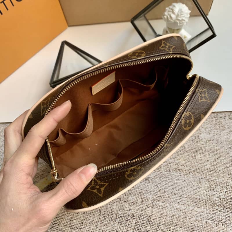 L0vis Vvtt0n Toilet Pouch GM Monogram Canvas Replica M43383