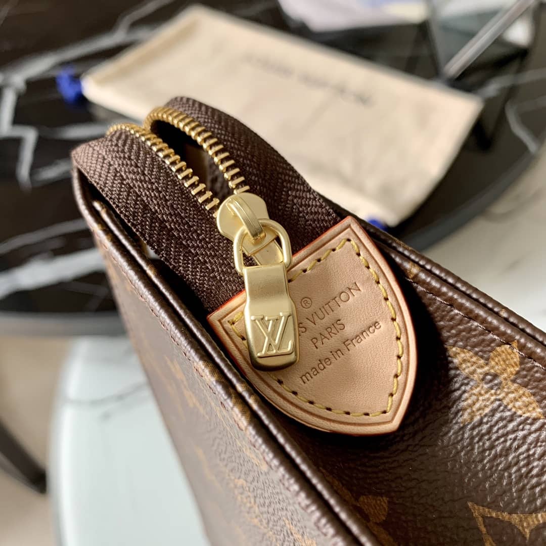 L0vis Vvtt0n Toiletry Monogram Canvas Pouch Replica M47542