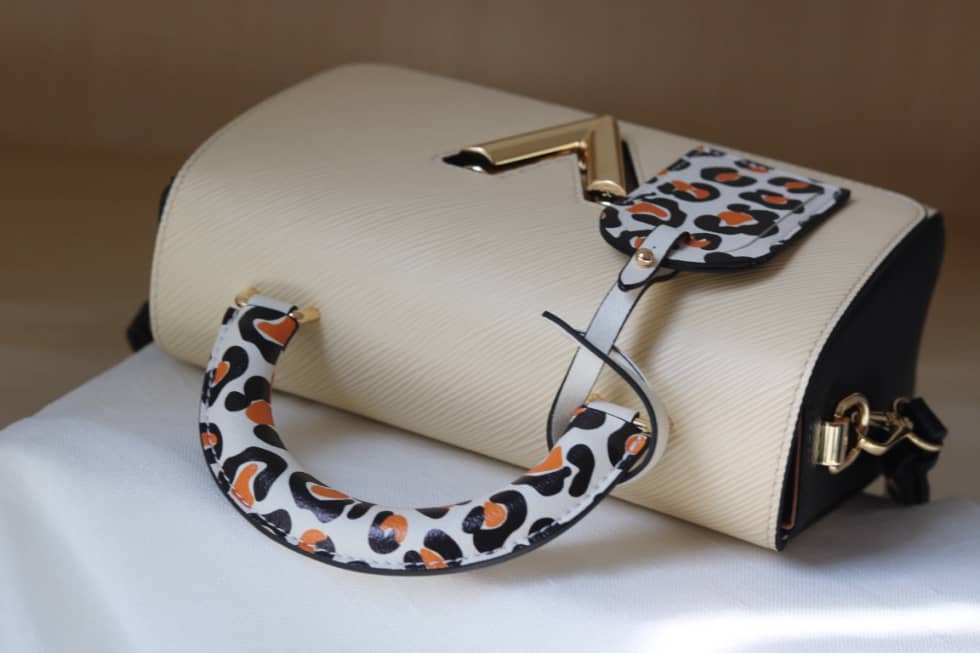 L0vis Vvtt0n Twist Leopard Handle Bag Epi Leather PM M50362 Replica Shoulder Bag