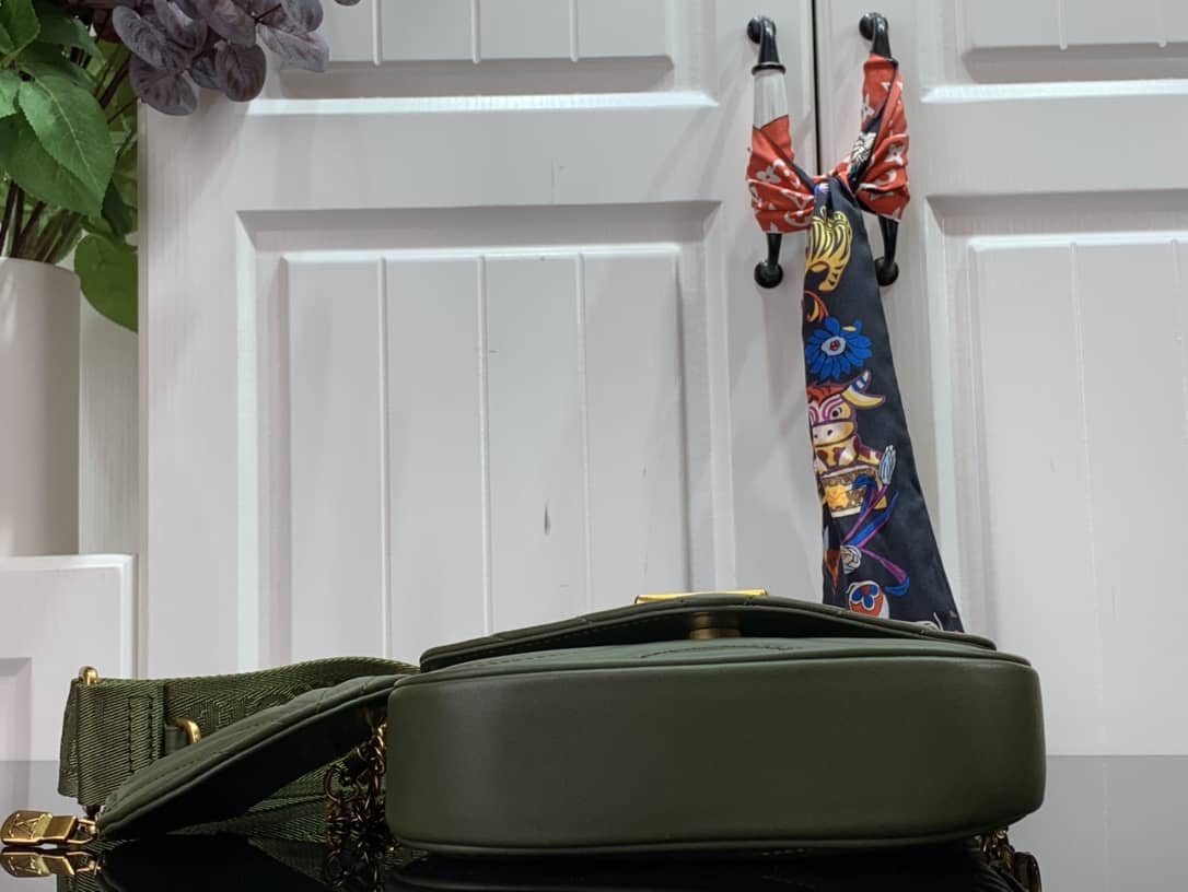 L0vis Vvtt0n New Wave Multi Replica Pochette Green M56466