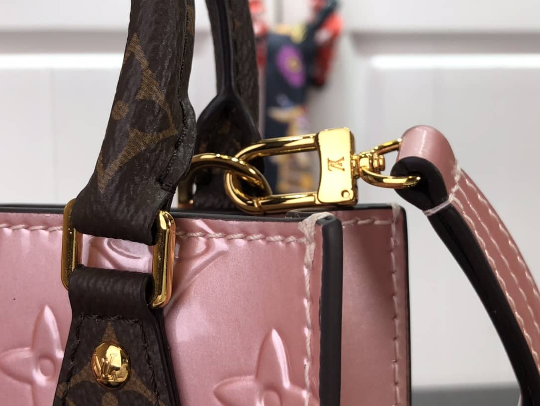 L0vis Vvtt0n Petit Sac Plat Flat Shoulder Bag Replica Pink M80169