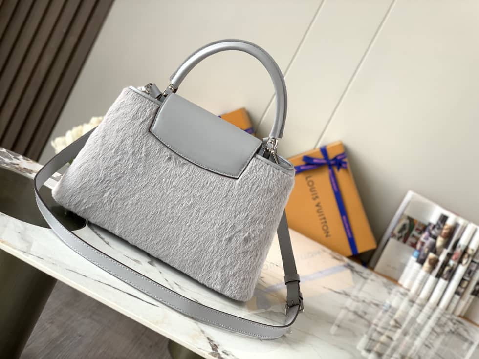 L0vis Vvtt0n Capucines MM 2way Hand Magnolia M42258 Replica Crossbody Bag