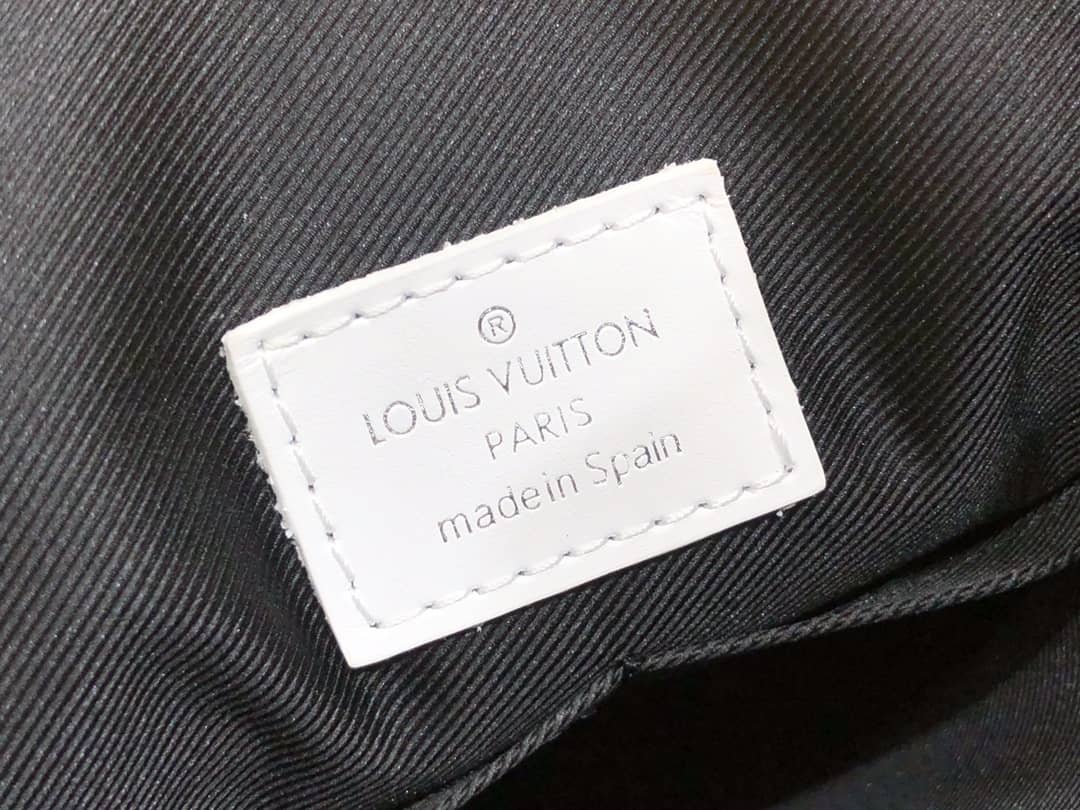 L0vis Vvtt0n “Tourist Vs Purist” Tote Bag