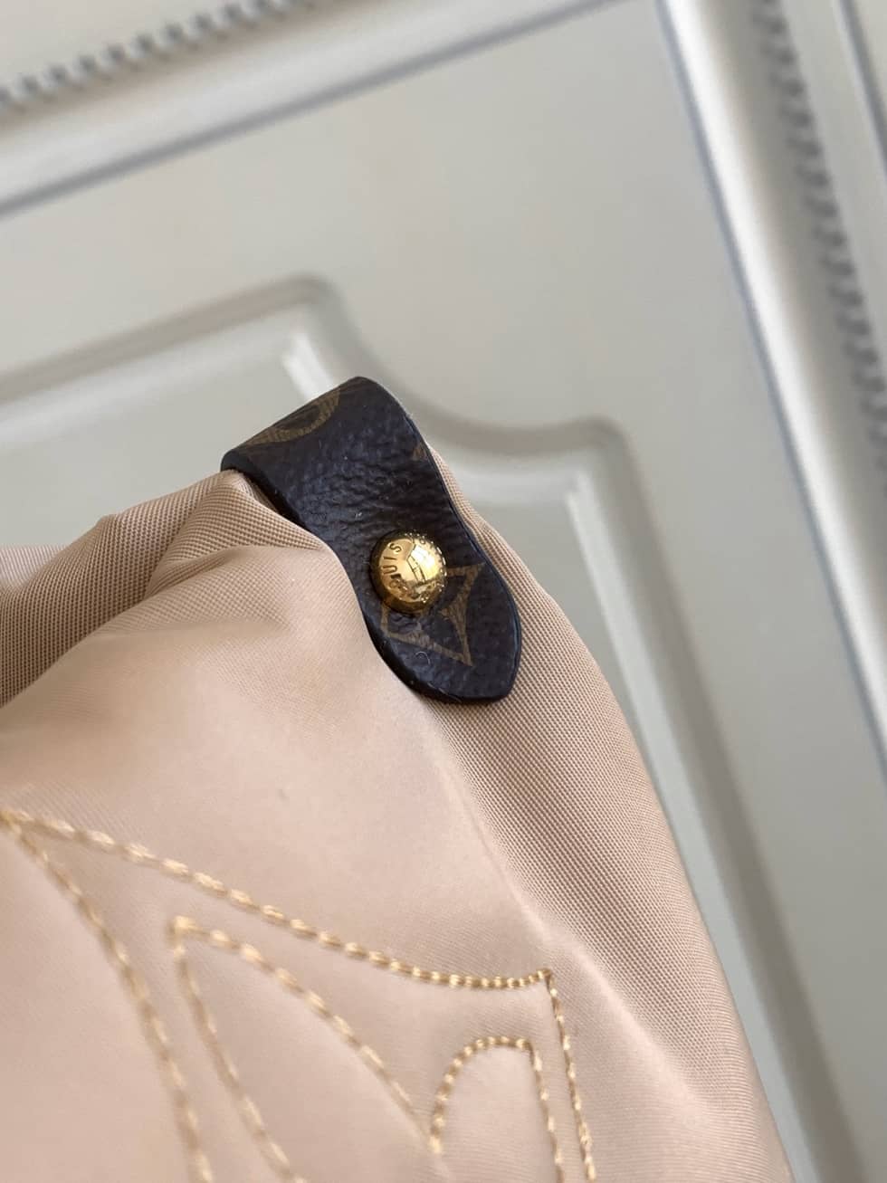 L0vis Vvtt0n Onthego GM Nylon Monogram Pilow Giant Beige M59007 Replica Tote