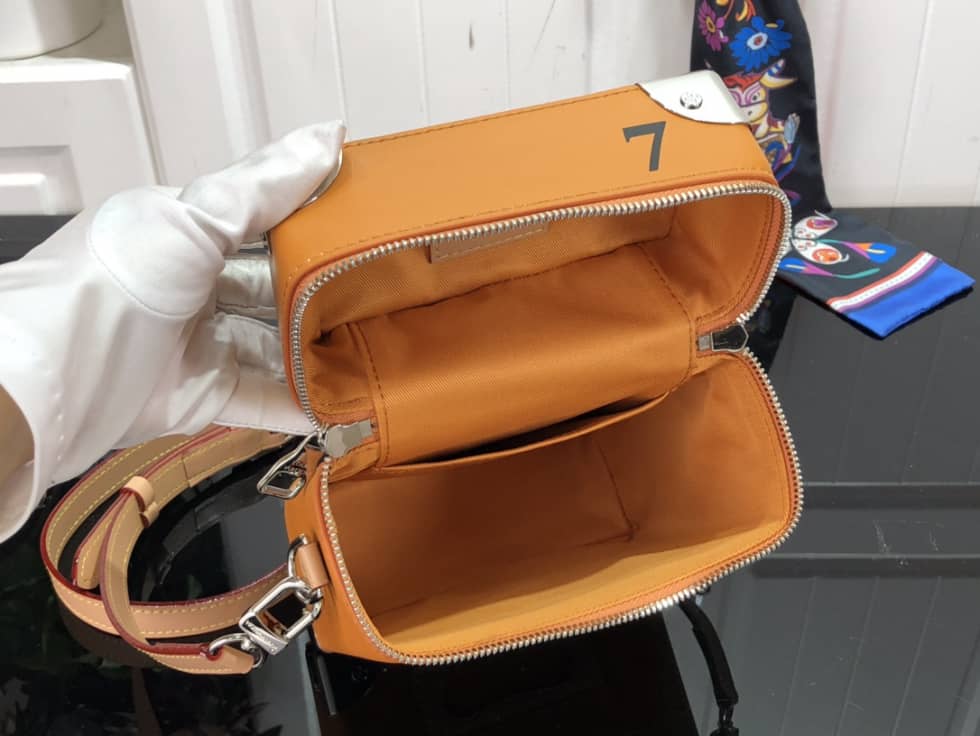 L0vis Vvtt0n Vertical Box Trunk Saffron Yellow M59666 Replica Shoulder Bag