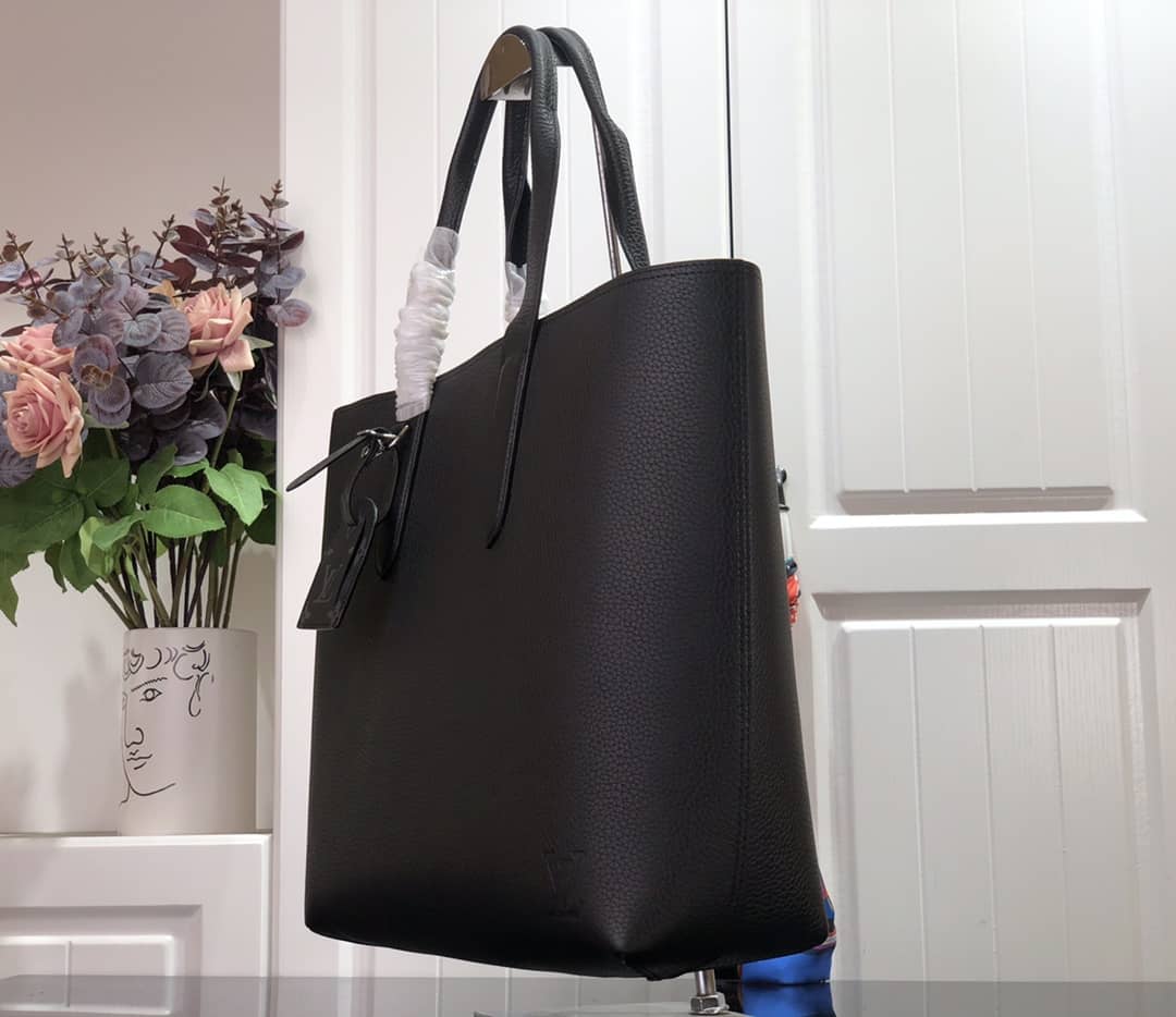 L0vis Vvtt0n Cabas Voyage Taurillon Leather Bag M52817 Replica